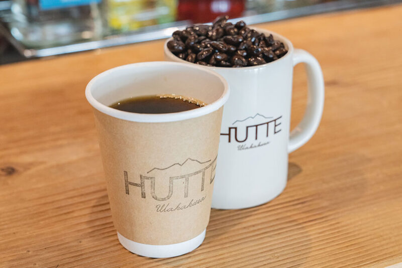 HUTTEブレンドのコーヒーとコーヒー豆の写真